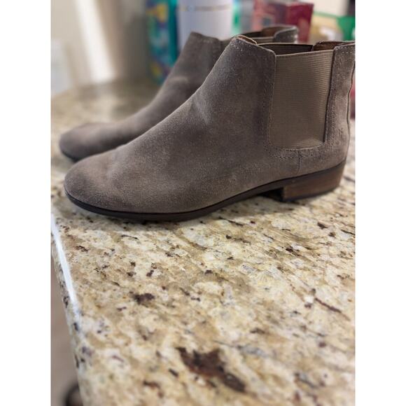 Frye Women 7M Misty Chelsea Boot Slip On Taupe Bootie Ankle Suede Casual Shoe - Picture 2 of 12